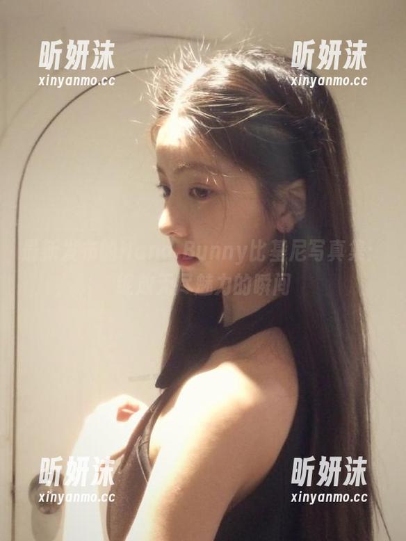 最新发布的Hana Bunny比基尼写真集：绽放无尽魅力的瞬间